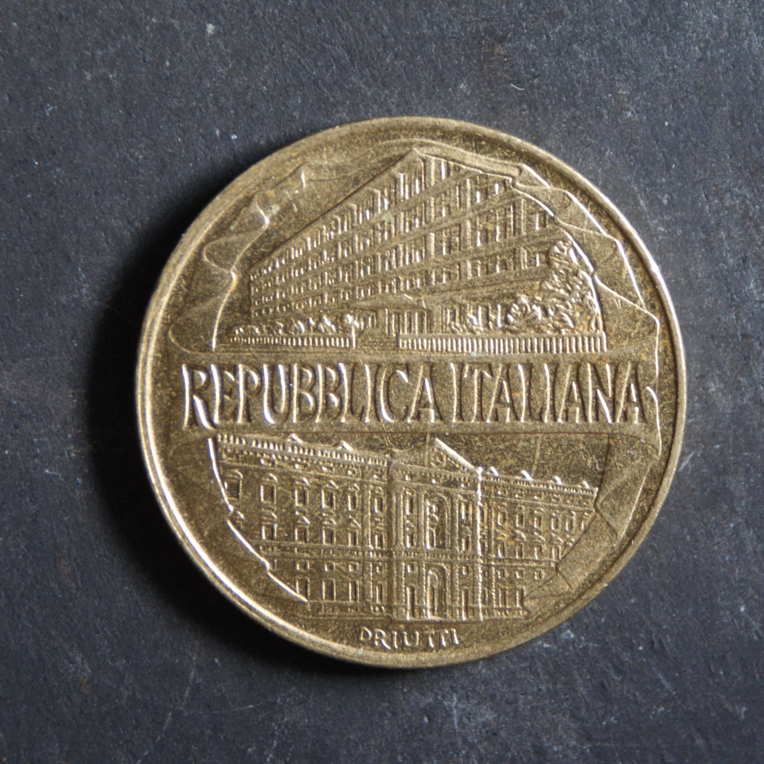 1996 200 Lire Coin (Academy of Guardia di Finanza) Italy